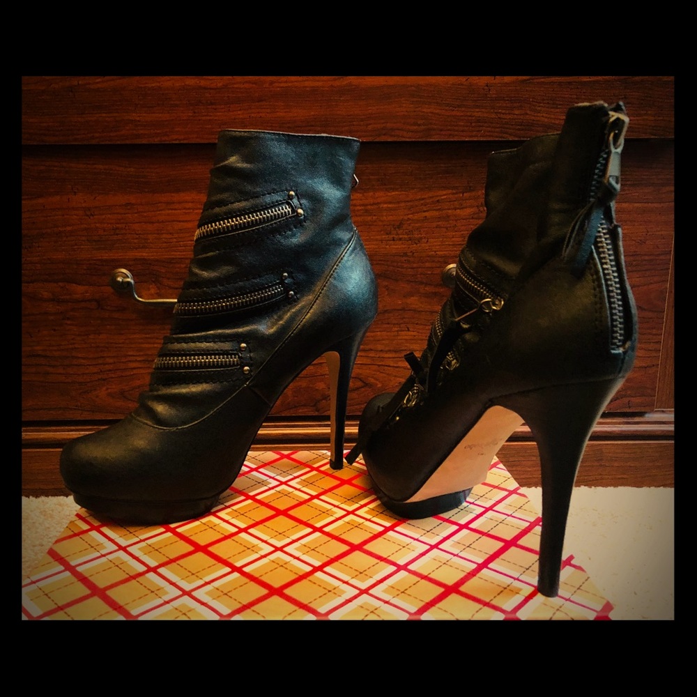 Black stiletto heals